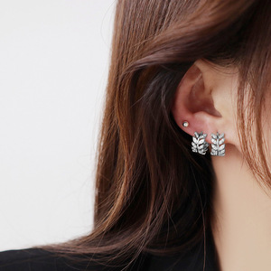 Orecchini a polsino a forma di foglia per donna, stile dolce e naturale, accessori per l'orecchio da indossare tutti i giorni - Product Image 2