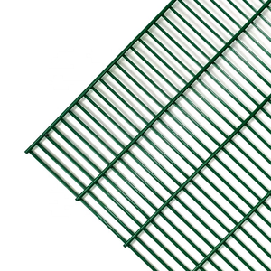 Valla de malla de alambre curvada 3D de alta calidad, fácil instalación, para seguridad de jardines, perímetros y vías de ferrocarril al aire libre - Product Image 1