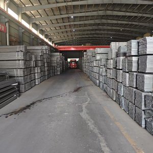 Tubo/tubo cuadrado/rectangular <span class=keywords><strong>de</strong></span> acero al carbono negro <span class=keywords><strong>de</strong></span> alta resistencia <span class=keywords><strong>estructural</strong></span> como columnas <span class=keywords><strong>de</strong></span> soporte y vigas para almacenes - Product Image 3