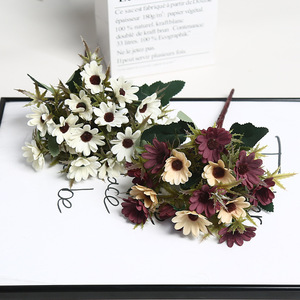 Lichao - Margaritas Artificiales de Otoño, 5 Ramas, 15 Flores, Flor de Seda Hecha a Mano para Decoración de Bodas y Hogar - Product Image 4