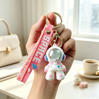 Porte-clés pas cher de dessin animé astronaute, figurine de spationaute, pendentif pour sac et voiture, jouet de machine à breloques pour couple