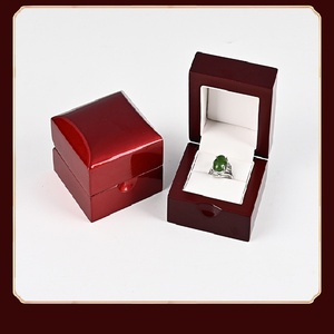 Boîte de rangement en <span class=keywords><strong>bois</strong></span> rouge personnalisé pour bijoux collier pendentif avec lumière LED pour l'artisanat du <span class=keywords><strong>bois</strong></span> boîtes en <span class=keywords><strong>bois</strong></span> enseignes murales - Product Image 5