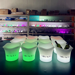 صندوق تبريد بلاستيكي مضيء بشعار مخصص مع إضاءة LED، دلو ثلج بلاستيكي مضيء، مبرد نبيذ للحفلات والبارات والفعاليات - Product Image 1