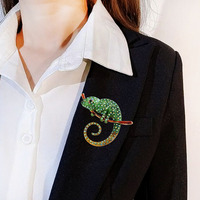 Broche tendance en émail multicolore avec strass en cristal, motif caméléon - Épingle de luxe pour femme, motif animal lézard grimpant sur un arbre, cadeau de mode pour fête