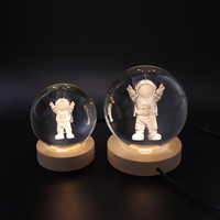 Vente chaude Boule de cristal K9 3D gravée au laser Système solaire Astronaute avec base