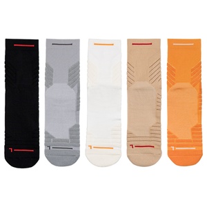 Chaussettes de football pour hommes de haute qualité, antidérapantes, en coton et bambou, respirantes, logo personnalisé, service OEM, antibactériennes, séchage rapide - Product Image 6