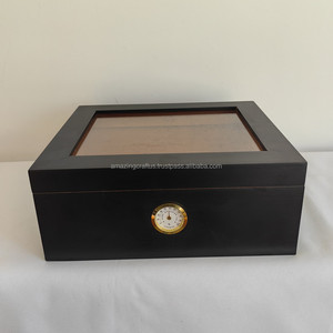 Caja Humidificadora de Madera Grabada Personalizada para Guardar Cigarros, Regalo para Padrinos de Boda y Mejores Hombres - Product Image 3