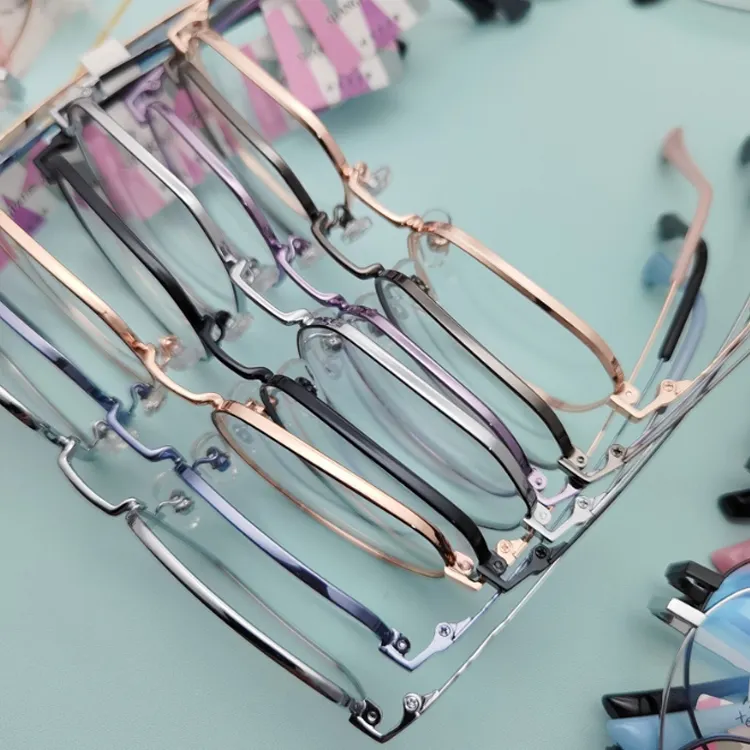 थोक बी-टाइटेनियम तैयार स्टॉक मिश्रित सस्ते चश्मे फ्रेम रेट्रो स्टेनलेस ऑप्टिकल फ्रेम महिला पुरुषों ने धातु ऑप्टिकल
