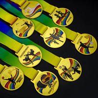Stock de cadeaux scolaires imprimés avec logo gratuit Médailles de sport sculptées pour Taekwondo et Marathon Running Gold Silver Copper Plated Metal Awards