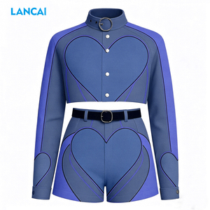 Ensemble 2 pièces pour femme : veste courte unie et short taille haute au-dessus du genou, survêtement streetwear à capuche en coton écoresponsable - Product Image 1