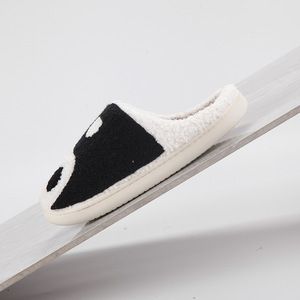 Nouvelles pantoufles d'intérieur confortables en coton pour hommes et couples, chaudes pour l'hiver et l'automne, à semelle épaisse, amortissantes, douces, antidérapantes, en fourrure et TPR - Product Image 4