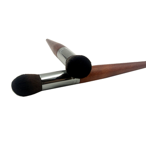 Pennello da Trucco Professionale Yuede di Alta Qualità, Angolare <span class=keywords><strong>per</strong></span> Blush e Fondotinta, Kabuki <span class=keywords><strong>per</strong></span> Polvere e Contorno, con Manico <span class=keywords><strong>in</strong></span> Legno e Setole Sintetiche - Product Image 5