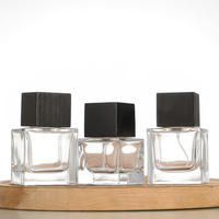 Flacon pulvérisateur de parfum carré en verre transparent à fond épais, avec bouchon pulvérisateur, couleur et capacité personnalisables, distributeur cosmétique portable sur mesure