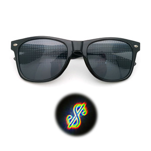 Lunettes de soleil à diffraction prismatique 3D avec lumières LED, design en forme de cœur, effet arc-en-ciel, style tendance, monture en plastique pour fêtes et festivals - Product Image 6