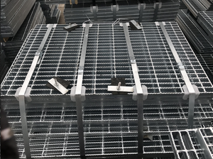 Grilles de vidange extérieures en acier galvanisé personnalisables directement de l'usine pour passerelle, cour, lave-auto, différentes tailles, formes - Product Image 2