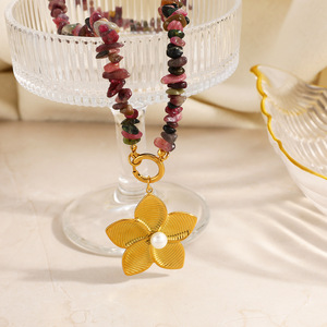 Collier de fleurs avec perles et pierres naturelles, plaqué or 18 carats, chaîne de clavicule, pour les fêtes et le quotidien - Product Image 3