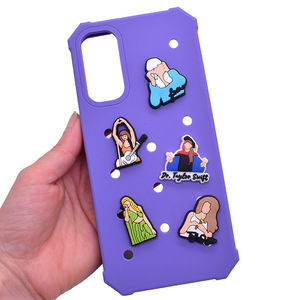 Dijes de PVC suave de moda con diseño de dibujos animados de la cantante estrella <span class=keywords><strong>Taylor</strong></span> <span class=keywords><strong>Swift</strong></span>, para decoración de zapatos, bolsos y zuecos, accesorios para calzado, venta al por mayor - Product Image 3