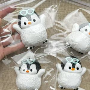 Jouet Squishy Pingouin Ventru en Gros à Rebond Lent pour Soulager l'Anxiété - Product Image 2