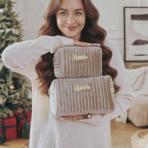 กระเป๋าเครื่องสำอางกำมะหยี่สุดหรู กระเป๋าเดินทางแบบซักได้ ของขวัญแต่งงานพร้อมโลโก้สั่งทำพิเศษ ลดราคาพิเศษ - Product Image 1