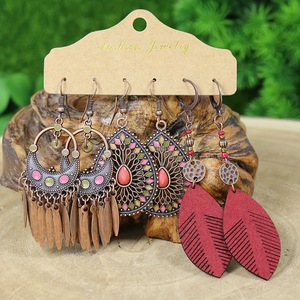 Boucles d'oreilles pendantes bohèmes en alliage, motif plume, pour femme, collection 2024 - Product Image 3
