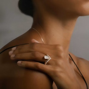 Anillo MINI PEAR de Oro Blanco de 18K con Diamante Clásico Certificado por IGI para Boda o Compromiso - Product Image 1