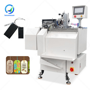 Machine automatique OCEAN pour l'insertion de ficelles et d'œillets dans les étiquettes de vêtements - Product Image 1