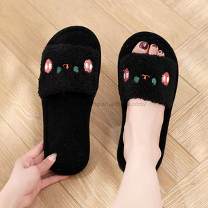 รองเท้าแตะผู้หญิงขายส่ง รองเท้าแตะใส่ในบ้านแบบกำหนดเอง น่ารัก ลายหน้ายิ้ม แฟชั่น รองเท้าแตะขนสัตว์ รองเท้าเพื่อความปลอดภัย - Product Image 1