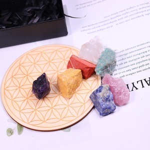 Tongkat titik kuarsa dekorasi rumah kotak hadiah 7 Kristal <span class=keywords><strong>Chakra</strong></span> berbentuk hati batu pecah kristal menyembuhkan <span class=keywords><strong>Set</strong></span> batu mentah alami - Product Image 5