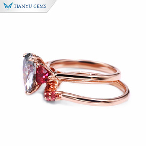 Tianyu gemas color piedra preciosa paloma <span class=keywords><strong>sangre</strong></span> laboratorio rubí con gris mossanite laboratorio <span class=keywords><strong>diamante</strong></span> Rosa anillos <span class=keywords><strong>de</strong></span> oro conjunto para mujeres - Product Image 3