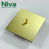 Interrupteur à bascule de luxe Niva Factory, 1 poste, norme européenne, panneau en métal brossé, prises Schuko, boîte ronde européenne