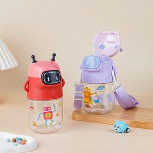 Botella de agua infantil con diseño de robot, con correa, 350 ml, para niños de 2 a 4 años, material PP, taza portátil con boquilla. - Product Image 1