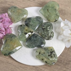 Cœur en préhnite poli naturel, pierre de palmier sculptée, idéal pour cadeau, vente en gros - Product Image 2