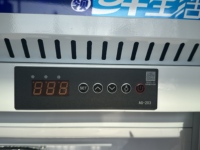 Réfrigérateur commercial vertical à porte vitrée pour boissons gazeuses, bières et sodas, avec éclairage LED