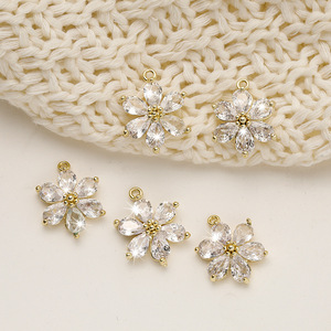 18K de alto color de un solo colgante pequeñas margaritas doble colgante de seis válvulas flor colgante patrón DIY joyería colgante descuento - Product Image 1