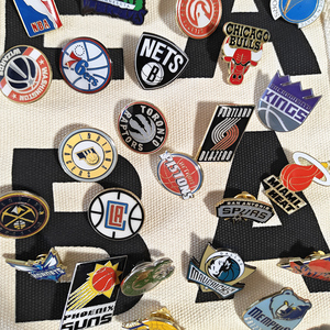 Pins Esmaltados Promocionales para Clubes de Baloncesto, Personalizables al por Mayor, para <span class=keywords><strong>Ropa</strong></span> y Tejidos - Product Image 4