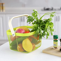 Petit panier carré avec poignée en bois ou en bambou