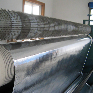 Tùy chỉnh chất lượng tốt Mpet + Dệt vải phim rạng rỡ rào cản đục lỗ kim loại lá phản chiếu xây dựng vật liệu cách nhiệt - Product Image 6