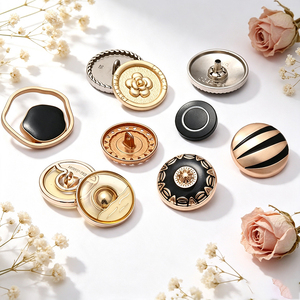 Boutons plats en alliage de zinc personnalisés, prix d'usine, faible MOQ, boutons métalliques gravés sur mesure pour manteaux, vestes, robes et vêtements - Product Image 2
