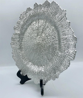 Assiettes de présentation en verre transparent avec perles argentées et bordure dorée pour mariages