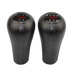 Pommeau de levier de vitesse BMW 5 ou 6 vitesses en cuir noir ergonomique avec logo personnalisé - Product Image 1