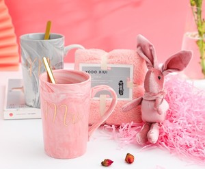 2026 Venta al por mayor: Nuevo y moderno set de regalo corporativo personalizado de tazas de café con cuchara, toalla y muñeco de conejo para mujeres y niñas - Product Image 6