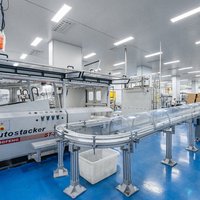 Оптовые одноразовые пластиковые стаканы объемом 16 унций с индивидуальным логотипом, крышками и соломинками, стаканы из ПЭТ для кафе и магазинов баббл-ти