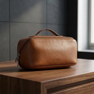 Étui portable Picard en cuir véritable vintage, taille moyenne, avec fermeture éclair classique et poignée souple pour le voyage - Product Image 3