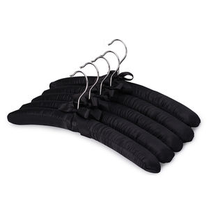 <span class=keywords><strong>Cintres</strong></span> en soie pour robe de mariée <span class=keywords><strong>Cintres</strong></span> <span class=keywords><strong>rembourrés</strong></span> antidérapants pour chandails Grand cintre rembourré en <span class=keywords><strong>satin</strong></span> coloré pour vêtements pour femmes - Product Image 6