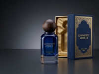 Flacon de parfum de luxe haut de gamme en verre transparent côtelé de 30 ml avec bouchon à vis, logo doré personnalisé en relief, boîte cadeau noire