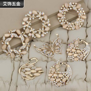 Broche de Moda Femenina de Alta Gama, Forma de Mariposa, Aleación de Zinc, Cristal, Accesorio para Fiesta - Product Image 1