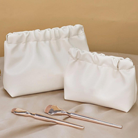 Sac de voyage cosmétique pour femme avec logo personnalisé, fermeture éclair, grande capacité, en tissu PU doux et pelucheux, pour le rangement du maquillage et des rouges à lèvres
