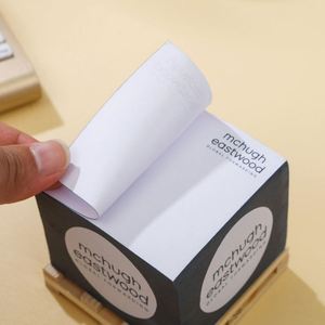 Bloc-notes carré tridimensionnel personnalisable avec base en bois, notes adhésives, papier imprimé sur le côté, matériau pour la publicité - Product Image 3