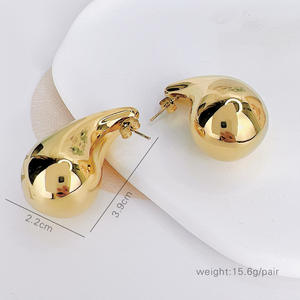 أقراط ذهبية متعددة الأنماط على شكل دمعة بالجملة، أقراط ذهبية ضخمة عيار 14 قيراط من الفولاذ المقاوم للصدأ مطلية بتقنية PVD، هدية للنساء والفتيات في الحفلات - Product Image 2