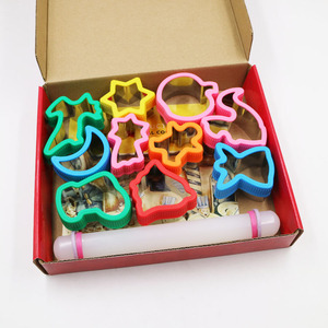 Ensemble de biscuits de Noël avec rouleau à pâtisserie, <span class=keywords><strong>emporte</strong></span>-pièces en forme de cerf, d'ange et de pomme - Product Image 5
